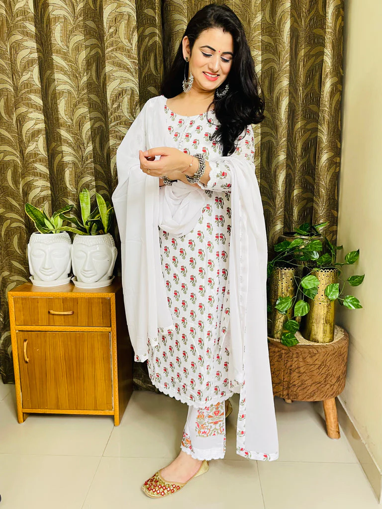 White Cotton Printed Suit With Attractive Lace Border – Berly Cloth