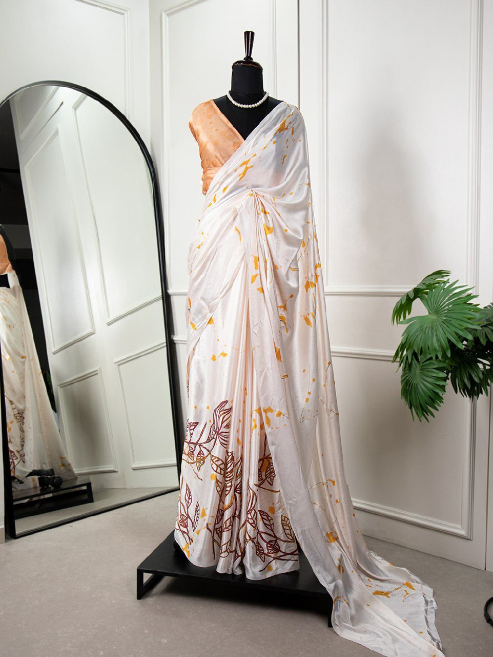 Digital Print Saree With Blouse embellished with foil work – Berly Cloth